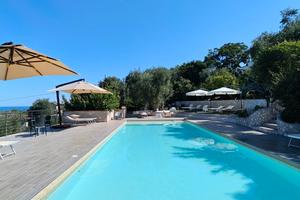 Appartamento panoramico con piscina