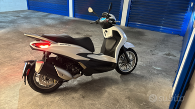 Piaggio beverly 300 hpe