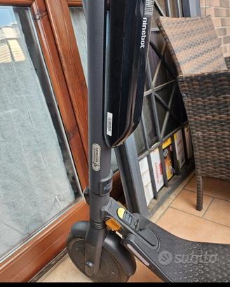 monopattino elettrico E 45 ninebot