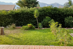 Immobile immerso nel verde