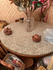 tavolo rotondo in legno con marmo