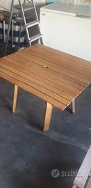 Tavolo in legno da giardino