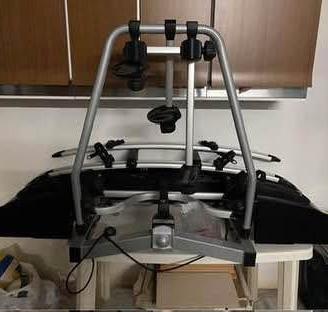 Porta bici Thule auto con gancio traino.Mai usato