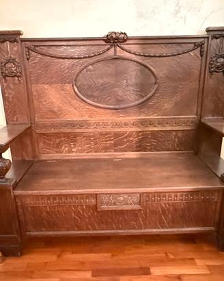 Cassapanca in legno con contenitore e sedie