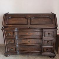 Ribalta in legno massello-scrittoio con cassetti.