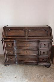 Ribalta in legno massello-scrittoio con cassetti.