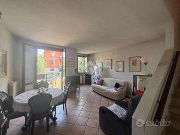 VILLA A SCHIERA CENTRALE A MANTOVA