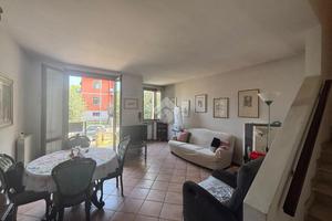 VILLA A SCHIERA CENTRALE A MANTOVA