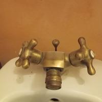 doppi rubinetti ottone .