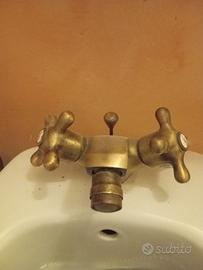doppi rubinetti ottone .