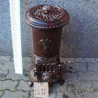 stufa in ghisa di epoca antica