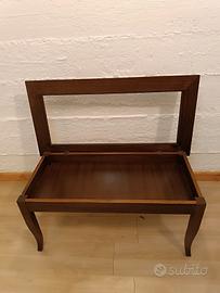 tavolino con anta e spazio espositivo 