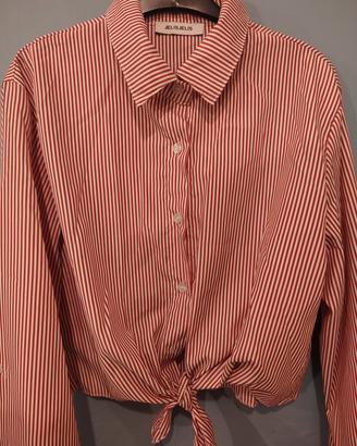 camicia a righe bianca e rossa