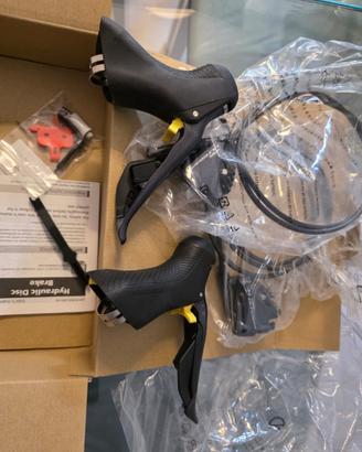 Shimano Ultegra Di2 R8070 + BR-R8070, leve e pinze