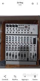 Mixer con valigetta  BEHERINGER 