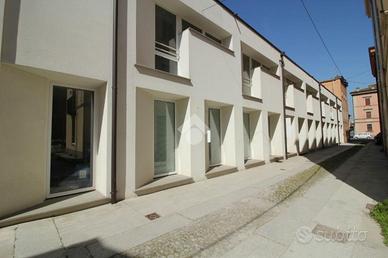 MONOLOCALE A PARMA