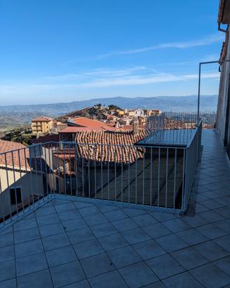Casa su 2 livelli con terrazzo e vista panoramica