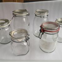 Contenitori in vetro barattoli e bottiglioni