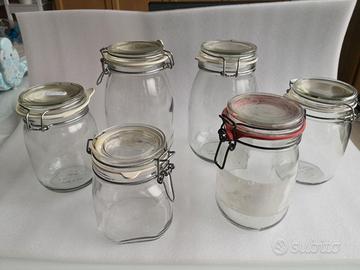Contenitori in vetro barattoli e bottiglioni