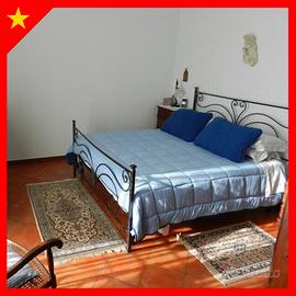 Letto matrimoniale in ferro battuto doghe in legno