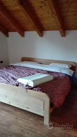 Letto 2 piazze e mezzo,legno massiccio