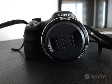 Fotocamera digitale SONY di tipo "bridge"