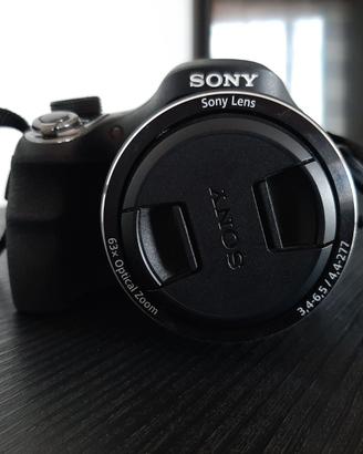 Fotocamera digitale SONY di tipo "bridge"