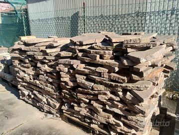 n. 2 bancali di porfido 