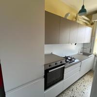 Cucina completa di elettrodomestici. Anno 2024