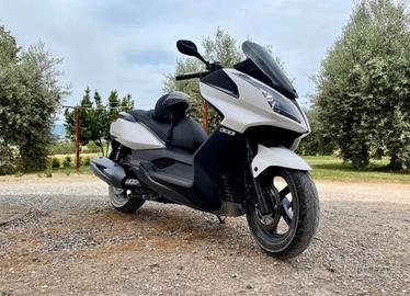 Scooter Kymco Downtown 300i pronto all’uso