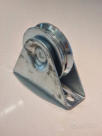 Puleggia/ruota in acciaio con staffa H 8 cm