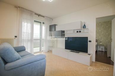 Bilocale con terrazzo e box in Santa Giulia