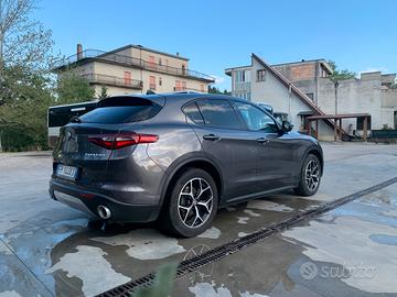 Alfa romeo Stelvio Q4
