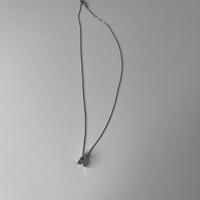 Collana minimal lettera A e perline stile elegante