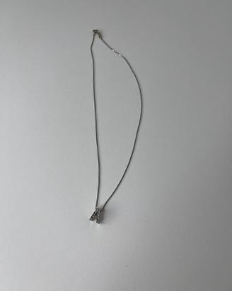 Collana minimal lettera A e perline stile elegante