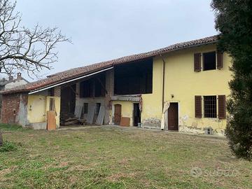 GARLASCO VIC.: CASCINELLO INDIPENDENTE CON GIARDIN