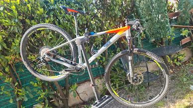 Mtb carbonio 29 Cube taglia M