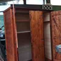 Armadi in legno nuovi