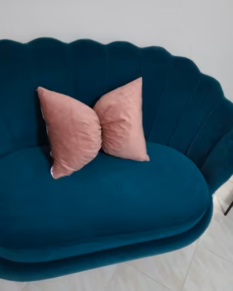 divano completo design negozio ,non usato