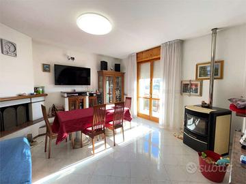 Appartamento con Box, Giardino e Posto Auto Privat