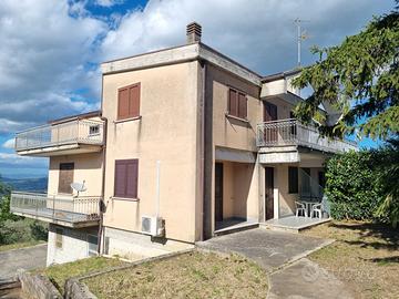 Villetta a schiera indipendente con box e terreno