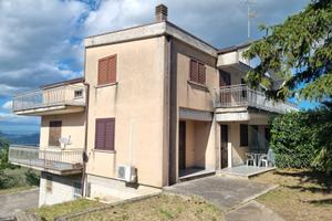 Villetta a schiera indipendente con box e terreno