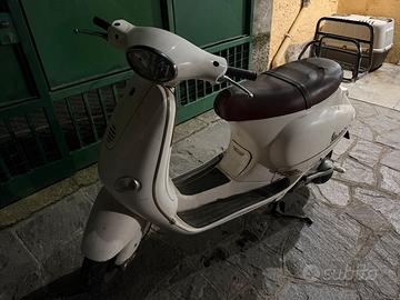 Vespa et4 125