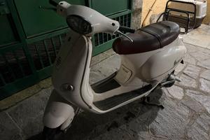 Vespa et4 125