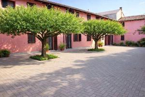 Casa indipendente di 462 m² con più di 5 locali a 