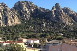 Olbia, Loc. San Pantaleo, villa con giardino