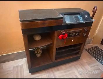 Radio incorporata (non funzionante