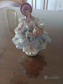 Figurina vintage tedesca in pizzo di Dresda donna