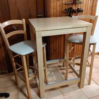 Tavolo alto con coppia di sgabelli 