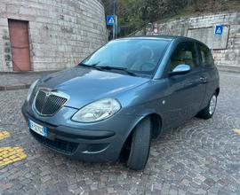 Lancia ypsilon 2004